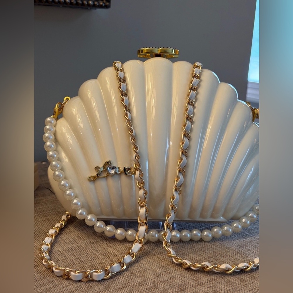 Ivory Shell Crossbody with Pearl Strap! NWOT